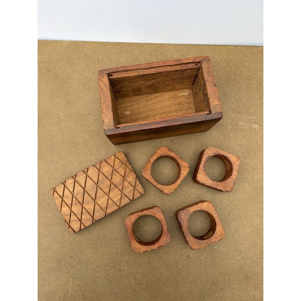 Vintage JCS Co. Hand Carved Wood Box W/ Lid‎ & W/4 Wood Napkin Rings Hand Carved